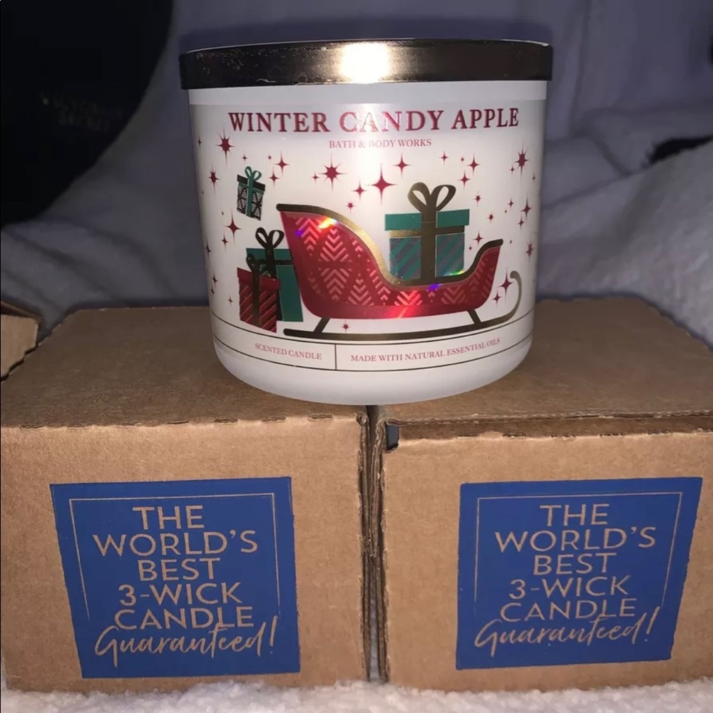 LOT of 3 boxed 14.5oz 3 Wick Winter Candy Apple
Candles Bath & Body Works NWT